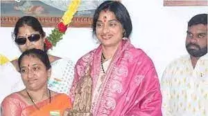 कौन हैं माधवी लता, जिन्हें BJP ने ओवैसी के गढ़ में उतारा; जानिए इनके बारे में कौन हैं माधवी लता, जिन्हें BJP ने ओवैसी के गढ़ में उतारा; जानिए इनके बारे में