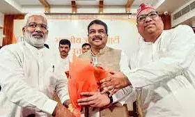 एक सीट पर भाजपा, सुभासपा और निषाद पार्टी की दावेदारी, उपराज्यपाल भी बेटे के लिए यहीं से टिकट को अड़े एक सीट पर भाजपा, सुभासपा और निषाद पार्टी की दावेदारी, उपराज्यपाल भी बेटे के लिए यहीं से टिकट को अड़े