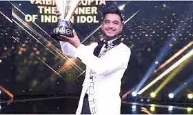 कानपुर के वैभव गुप्ता के सिर सजा इंडियन आइडल 14 का ताज, ट्रॉफी के साथ मिले ये ईनाम