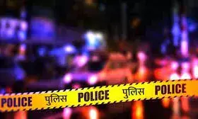 युवक ने दिन-दहाड़े पत्नी की बेरहमी से की हत्या, वो वार करता रहा और लोग बस वीडियो बनाते रहे युवक ने दिन-दहाड़े पत्नी की बेरहमी से की हत्या, वो वार करता रहा और लोग बस वीडियो बनाते रहे