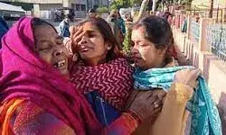 शाहजहांपुर में दर्दनाक सड़क हादसा, बोलेरो और ट्रक की भीषण टक्कर, तीन की मौत और चार घायल शाहजहांपुर में दर्दनाक सड़क हादसा, बोलेरो और ट्रक की भीषण टक्कर, तीन की मौत और चार घायल