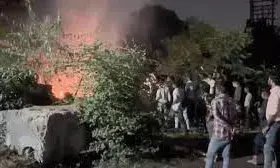 सपा विधायक इरफान सोलंकी और उनके भाई के आवास पर ईडी की छापेमारी, सुबह से ही चल रही कार्रवाई सपा विधायक इरफान सोलंकी और उनके भाई के आवास पर ईडी की छापेमारी, सुबह से ही चल रही कार्रवाई