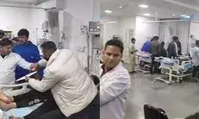 हॉस्टल मेस के खाने से करीब 50 छात्रों को फूड पॉइजनिंग, अस्पताल में चल रहा इलाज हॉस्टल मेस के खाने से करीब 50 छात्रों को फूड पॉइजनिंग, अस्पताल में चल रहा इलाज