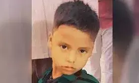 पेट दर्द से तड़प-तड़पकर मासूम ने तोड़ा दम, एक घंटे तक डॉक्टर के इंतजार में कराहता रहा बच्चा पेट दर्द से तड़प-तड़पकर मासूम ने तोड़ा दम, एक घंटे तक डॉक्टर के इंतजार में कराहता रहा बच्चा