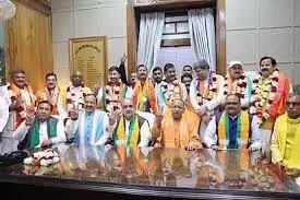 एनडीए के 10 और सपा के तीन प्रत्याशियों ने दाखिल किया नामांकन, अपना दल को एक सीट एनडीए के 10 और सपा के तीन प्रत्याशियों ने दाखिल किया नामांकन, अपना दल को एक सीट