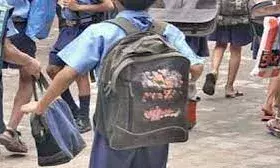 छात्र संख्या शून्य...बंद हुए 640 से अधिक स्कूल, होम स्टे आंगनबाड़ी केंद्र के रूप में होंगे इस्तेमाल छात्र संख्या शून्य...बंद हुए 640 से अधिक स्कूल, होम स्टे आंगनबाड़ी केंद्र के रूप में होंगे इस्तेमाल