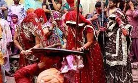 बरसाना के लट्ठ और नंदगांव की ढाल में समय के साथ बदलाव, पहले पेड़ से डंडे तोड़ खेली जाती थी होली