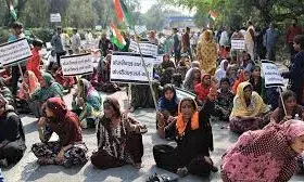 दिल्ली के सियासी मैदान में हर तरकश से चले तीर, सीएए के इर्द-गिर्द होते रहे वार-पलटवार