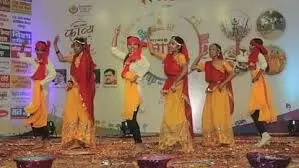 गांव महोत्सव के दूसरे दिन कलाकारों ने खूब झुमाया, महिलाओं का सम्मान, कार्यक्रम को मिली सराहना गांव महोत्सव के दूसरे दिन कलाकारों ने खूब झुमाया, महिलाओं का सम्मान, कार्यक्रम को मिली सराहना