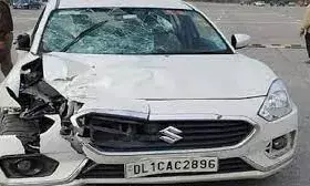 बस के इंतजार खड़े यात्रियों को कार ने रौंदा, एक की मौत; दो गंभीर बस के इंतजार खड़े यात्रियों को कार ने रौंदा, एक की मौत; दो गंभीर