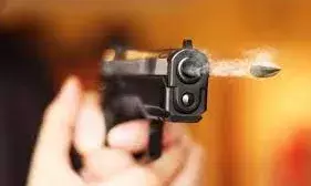 सिपाही ने नशे में शिक्षक की गोलियां बरसाकर की हत्या, शिक्षकों का हंगामा, राकेश टिकैत भी पहुंचे सिपाही ने नशे में शिक्षक की गोलियां बरसाकर की हत्या, शिक्षकों का हंगामा, राकेश टिकैत भी पहुंचे