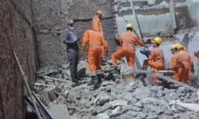 पूर्वी दिल्ली के वेलकम इलाके में गिरी पुरानी इमारत, दो लोगों की मौत- एक गंभीर रूप से घायल; तफ्तीश शुरू