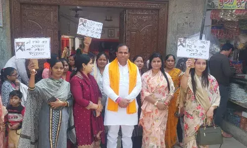 भाजपा की महिला मंडली ने राहुल गांधी के खिलाफ किया प्रदर्शन