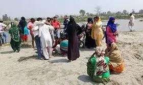 नहाने के दौरान हुआ हादसा; दादी के साथ घास काटने गए थे दोनों बच्चे नहाने के दौरान हुआ हादसा; दादी के साथ घास काटने गए थे दोनों बच्चे