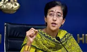 आतिशी और दिल्ली पुलिस में हुई जोरदार बहस, AAP कार्यकर्ता बोले- विपक्षियों को मार दो गोली; देखें वीडियो