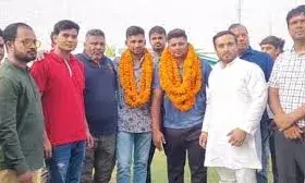 गिफ्ट में मिली थार से पिता और भाई को लेकर आजमगढ़ पहुंचे क्रिकेटर सरफराज खान, हुआ जोरदार स्वागत