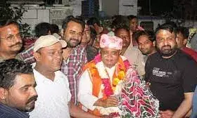 योगी के पूर्व मंत्री रहे विधायक अतुल गर्ग को बधाई देने वालों का लगा तांता