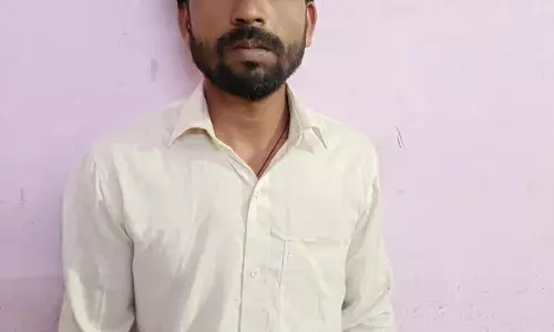 दोस्त ने युवक की गला दबाकर की हत्या, शव कमरे में छोड़कर भागा