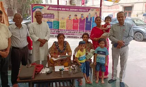 महिलाओं और बच्चियों को टीका देकर किया स्वास्थ्य के प्रति सजग