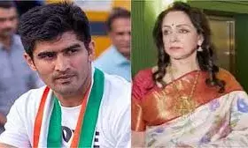 हेमा मालिनी के सामने बॉक्सर विजेंदर को कांग्रेस ने क्यों दिया टिकट? पांच वजह जो भाजपा को भी कर रहीं परेशान हेमा मालिनी के सामने बॉक्सर विजेंदर को कांग्रेस ने क्यों दिया टिकट? पांच वजह जो भाजपा को भी कर रहीं परेशान