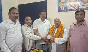 बरेली में कांग्रेस को झटका... हाथ का साथ छोड़ बसपा में शामिल हुए पूर्व विधायक छोटेलाल गंगवार बरेली में कांग्रेस को झटका... हाथ का साथ छोड़ बसपा में शामिल हुए पूर्व विधायक छोटेलाल गंगवार