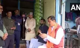 जन संपर्क कार्यक्रम में पहुंचे भाजपा प्रत्याशी अनिल बलूनी, दुकान पर ली चाय की चुस्की जन संपर्क कार्यक्रम में पहुंचे भाजपा प्रत्याशी अनिल बलूनी, दुकान पर ली चाय की चुस्की