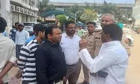 सपा नेता जहीर सलमानी की पत्नी की दिन दहाड़े हत्या, घर में घुसकर की गई फायरिंग सपा नेता जहीर सलमानी की पत्नी की दिन दहाड़े हत्या, घर में घुसकर की गई फायरिंग