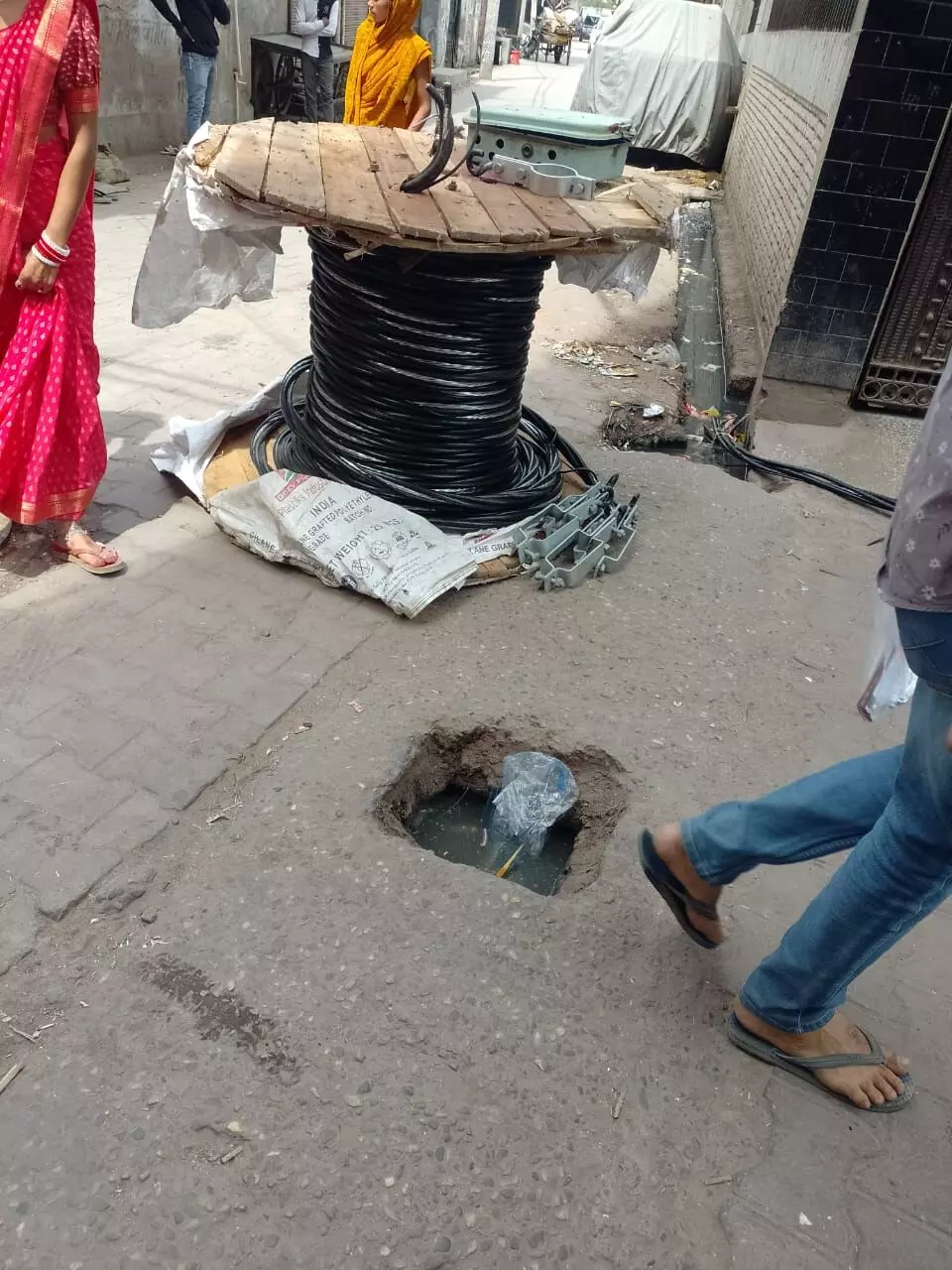 कड़कड़ मॉडल में बदली जा रही बिजली की केवल, घंटों बिजली गुल कड़कड़ मॉडल में बदली जा रही बिजली की केवल, घंटों बिजली गुल