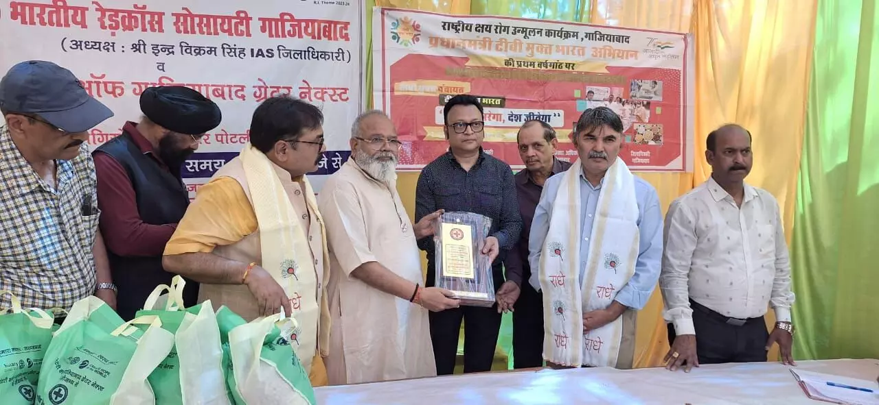 रोटरी क्लब ने क्षय रोगियों को बांटी पुष्टाहार पोटली रोटरी क्लब ने क्षय रोगियों को बांटी पुष्टाहार पोटली