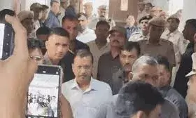 15 अप्रैल तक न्यायिक हिरासत में भेजा, कोर्ट में पहली बार आतिशी-सौरभ के नाम का खुलासा 15 अप्रैल तक न्यायिक हिरासत में भेजा, कोर्ट में पहली बार आतिशी-सौरभ के नाम का खुलासा