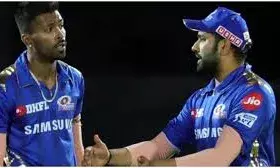 वानखेड़े में फैंस ने की हार्दिक की हूटिंग, रोहित ने रोका, दर्शकों को शांत कराते दिखे