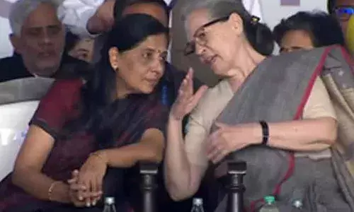 सोनिया गांधी ने अरविंद केजरीवाल को माफ कर दिया !