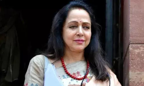 हेमा मालिनी ने मथुरा में तीसरी बार भरा नामांकन