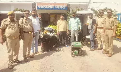 संकल्प विकसित भारत यात्रा का सामान लेकर फरार ट्रांसपोर्टर और ट्रक चालकों को पुलिस ने दबोचा, अन्य की तलाश जारी संकल्प विकसित भारत यात्रा का सामान लेकर फरार ट्रांसपोर्टर और ट्रक चालकों को पुलिस ने दबोचा, अन्य की तलाश जारी