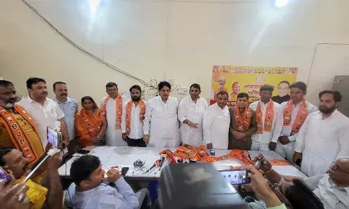 गाजियाबाद के कई सभासद भाजपा में हुए शामिल, बीजेपी उम्मीदवार अतुल गर्ग को मिल सकता है चुनाव में फायदा गाजियाबाद के कई सभासद भाजपा में हुए शामिल, बीजेपी उम्मीदवार अतुल गर्ग को मिल सकता है चुनाव में फायदा