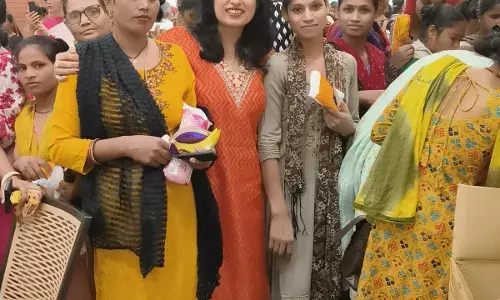 घरेलू महिला कर्मचारियों के लिए लगा निशुल्क हेल्थ कैम्प घरेलू महिला कर्मचारियों के लिए लगा निशुल्क हेल्थ कैम्प