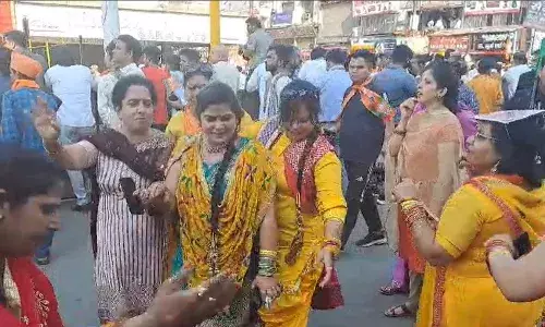 पीएम मोदी के गाजियाबाद आगमन पर मनाई खुशियां, महिलाओं ने किया नृत्य पीएम मोदी के गाजियाबाद आगमन पर मनाई खुशियां, महिलाओं ने किया नृत्य