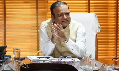 केजरीवाल सरकार को एक और झटका, मंत्री राजकुमार आनंद ने दिया इस्तीफा, कहा- पार्टी के रुख से सहमत नहीं केजरीवाल सरकार को एक और झटका, मंत्री राजकुमार आनंद ने दिया इस्तीफा, कहा- पार्टी के रुख से सहमत नहीं