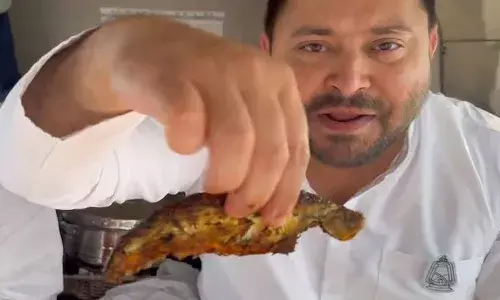 मछली खाकर क्या दिखाना चाहते हैं तेजस्वी, भाजपा ने लगाया तुष्टीकरण का आरोप मछली खाकर क्या दिखाना चाहते हैं तेजस्वी, भाजपा ने लगाया तुष्टीकरण का आरोप