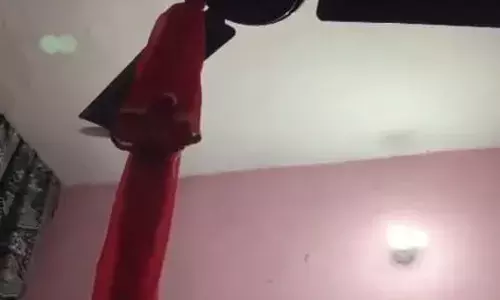 महिला ने कमरे में फंदा लगाकर आत्महत्या की