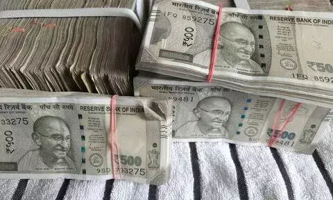 साहिबाबाद पुलिस ने चेकिंग के दौरान 22 लाख कैश बरामद किया साहिबाबाद पुलिस ने चेकिंग के दौरान 22 लाख कैश बरामद किया