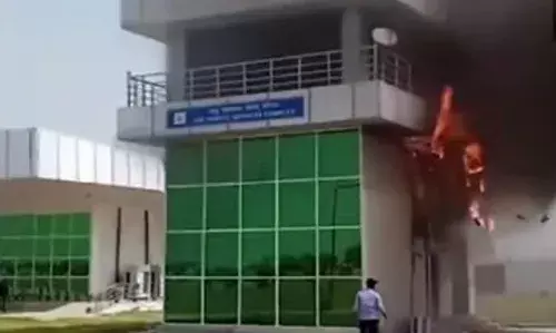 आजमगढ़ हवाई अड्डे के नियंत्रण कक्ष में शॉर्ट सर्किट से लगी आग, एयरपोर्ट पर मची अफरा-तफरी