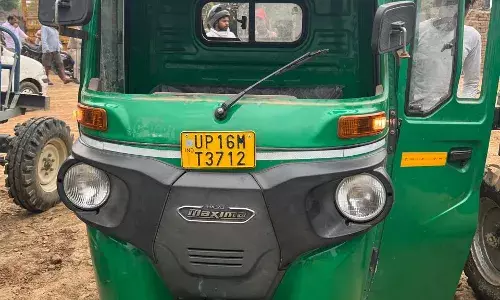 बाइक और तीन पहिया लोडर वाहन की टक्कर में युवक की मौत, दूसरा घायल बाइक और तीन पहिया लोडर वाहन की टक्कर में युवक की मौत, दूसरा घायल