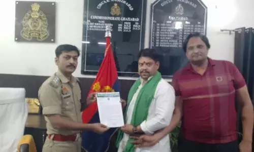 AIMIM उम्मीदवार पंडित मनमोहन ने सुदेश चव्हाणके के खिलाफ दर्ज कराई शिकायत, कहा- औवेसी का किया अपमान AIMIM उम्मीदवार पंडित मनमोहन ने सुदेश चव्हाणके के खिलाफ दर्ज कराई शिकायत, कहा- औवेसी का किया अपमान