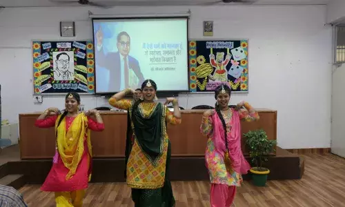 मेवाड़ के विद्यार्थियों ने सांस्कृतिक कार्यक्रम प्रस्तुत कर जमाया रंग मेवाड़ के विद्यार्थियों ने सांस्कृतिक कार्यक्रम प्रस्तुत कर जमाया रंग