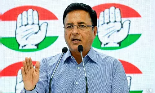 हेमा मालिनी पर टिप्पणी करने पर EC ने सुरजेवाला पर की कार्रवाई, अगले 24 घंटे तक नहीं कर पाएंगे चुनाव प्रचार हेमा मालिनी पर टिप्पणी करने पर EC ने सुरजेवाला पर की कार्रवाई, अगले 24 घंटे तक नहीं कर पाएंगे चुनाव प्रचार