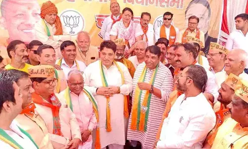 अतुल गर्ग के स्थानीय होने का लाभ क्षेत्र की जनता को मिलेगा ~ सुनील शर्मा अतुल गर्ग के स्थानीय होने का लाभ क्षेत्र की जनता को मिलेगा ~ सुनील शर्मा