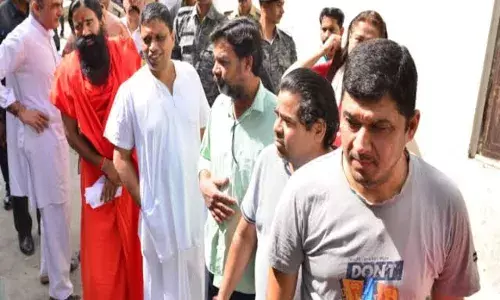 देवभूमि में मतदान को लेकर भारी उत्साह : सीएम धामी, शंकराचार्य स्वामी राज राजेश्वरानंद, बाबा रामदेव भी लगे लाइन में, जानें और कौन-कौन देवभूमि में मतदान को लेकर भारी उत्साह : सीएम धामी, शंकराचार्य स्वामी राज राजेश्वरानंद, बाबा रामदेव भी लगे लाइन में, जानें और कौन-कौन