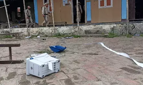 मणिपुर में मतदान के बीच कैसे हुई गोलीबारी, अधिकारी सुरबाला देवी ने बताया पूरा वाकया मणिपुर में मतदान के बीच कैसे हुई गोलीबारी, अधिकारी सुरबाला देवी ने बताया पूरा वाकया