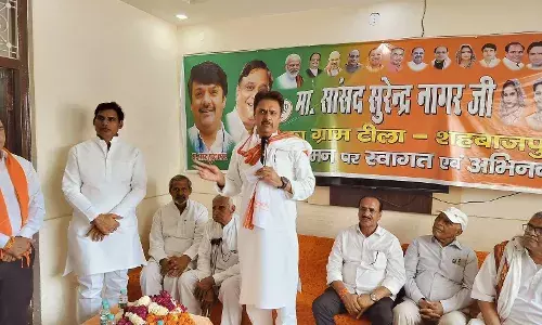 भाजपा के राष्ट्रीय मंत्री और राज्यसभा सांसद सुरेंद्र नागर भाजपा नेता ईश्वर मावी के घर पहुंचे